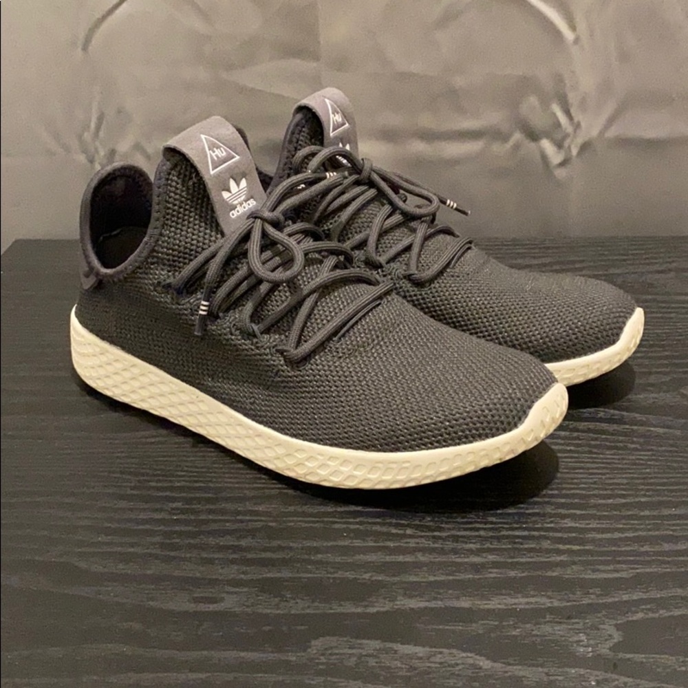 Boys size 5 adidas Pharrell Williams PW tennis Hu